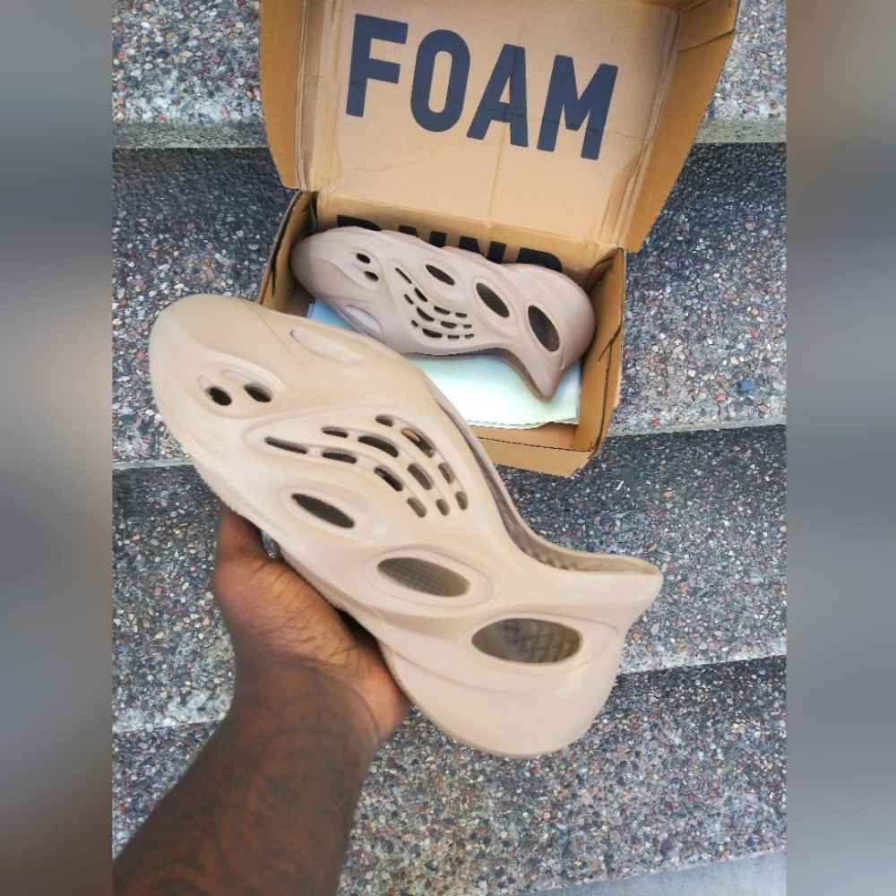 Men's  Foam Runners Size 12 NWB
